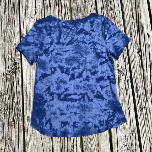 2/$10 Ladies M OLD NAVY Hues Of Blue Tie Dye Knit Fitted SS Tshirt Top Tee Denim - Picture 6 of 8